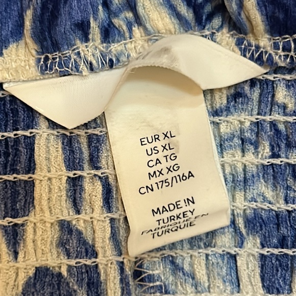 XL H&M floral blue white dress smocked chest flowy dress - Picture 3 of 3